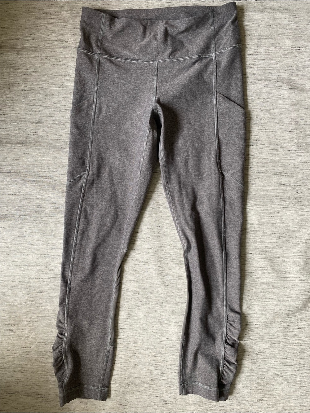 Lululemon Women's Cropped Leggings Size 4 Gray Side Pockets Ruched Hem